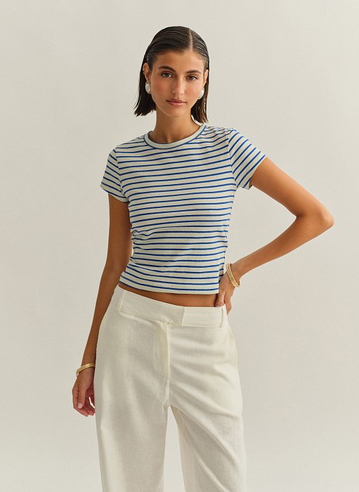 Γυναικεία βαμβακερή κοντoμάνικη ριγέ μπλούζα με στρογγυλή λαιμόκοψη