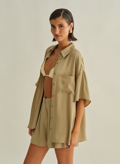 Product: Satin sleeveless shirt