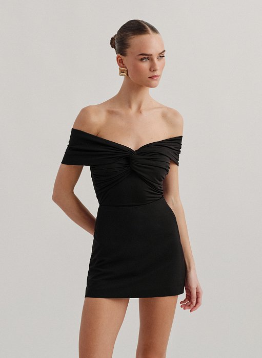 Γυναικεία εφαρμοστή μπλούζα off-shoulder με ανεστραμμένο ντεκολτέ