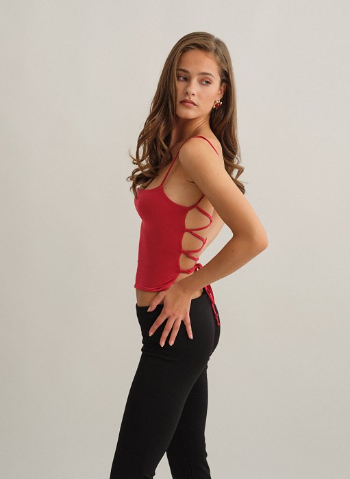 Γυναικείο τοπ με ανοιχτή χιαστί πλάτη με κορδόνι