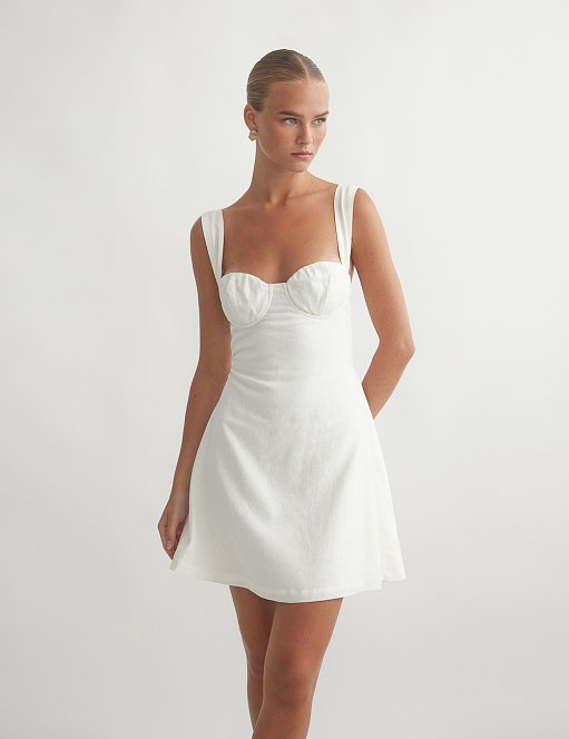 Γυναικείο λινό μίνι φόρεμα με λεπτομέρεια σούρες