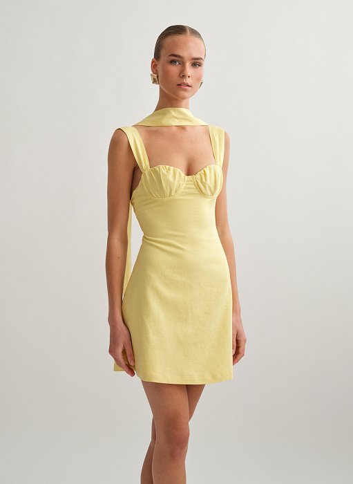 Γυναικείο λινό μίνι φόρεμα με λεπτομέρεια σούρες