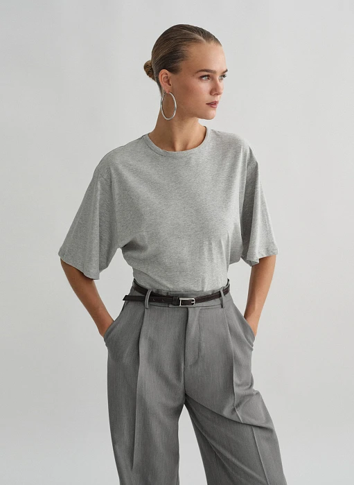 Product: Fitted shortsleeve blouse