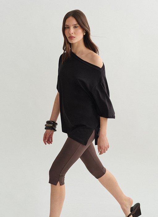 Product: One-shoulder shortsleeve blouse