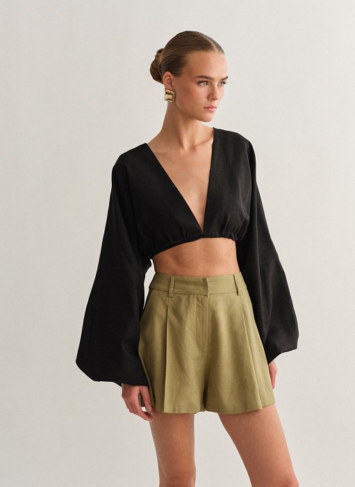 Product: Linen longsleeve top with fastening