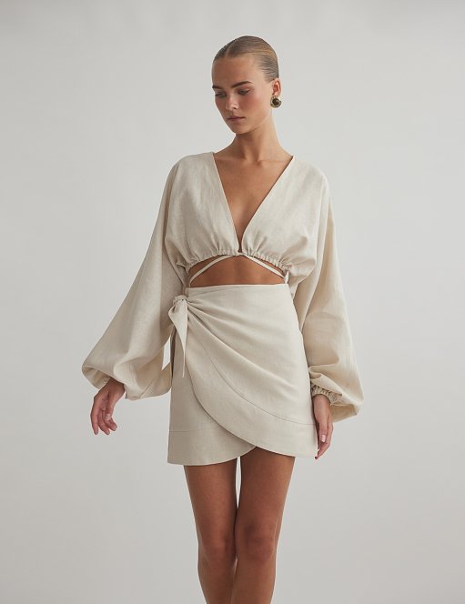 Product: Linen longsleeve top with fastening