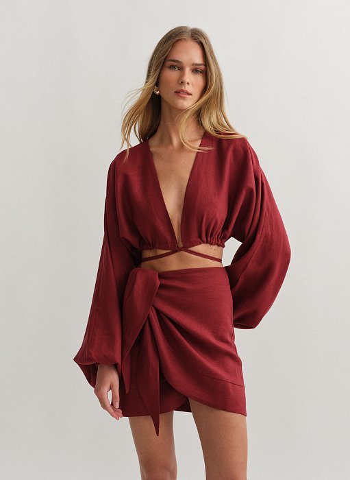 Product: Linen longsleeve top with fastening